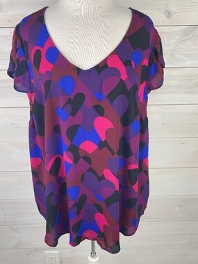 TORRID 2 Pink Purple Blue Hearts Short Sleeve Top Womens Size 2XL